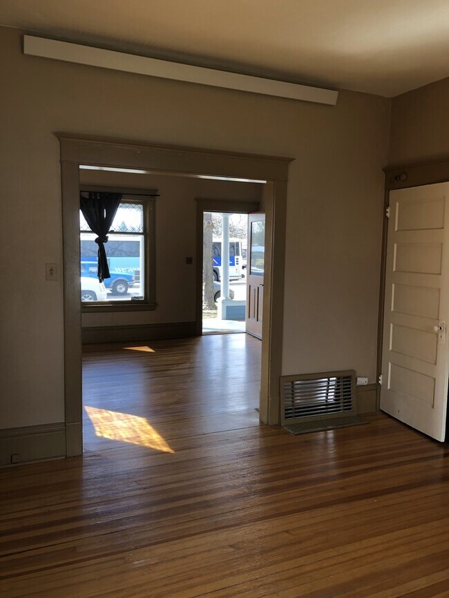 Building Photo - Beautiful Home in Downtown Longmont