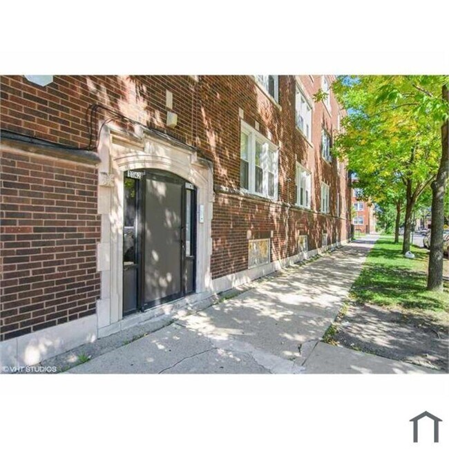 Building Photo - 1140 W 77th St