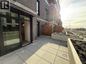 Building Photo - 755 Harbourside Dr