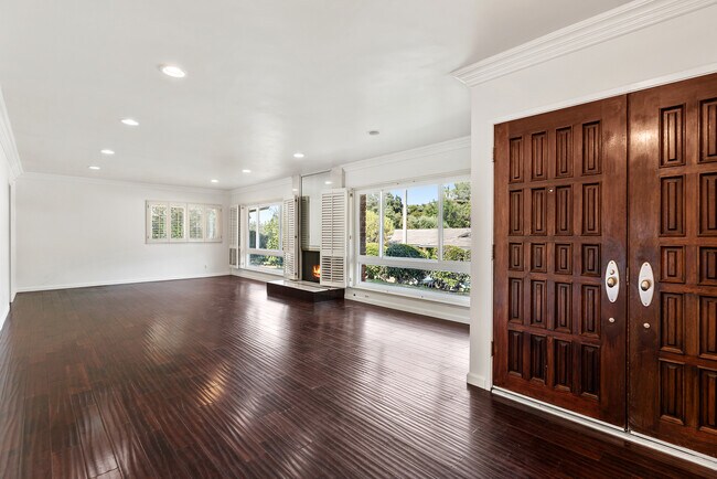 Building Photo - 3513 Green Vista Dr