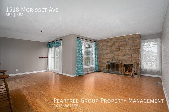 Photo du bâtiment - Mammoth Manor on Morisset-5 beds in Carlin...