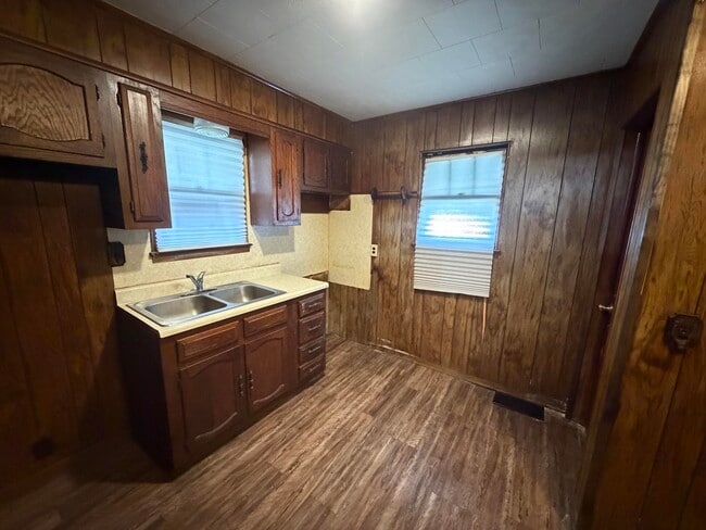 Building Photo - 208 Stroup-