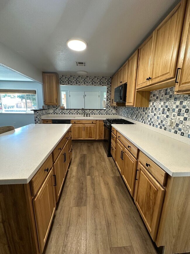 Foto del edificio - SW Visalia Home coming soon with pool!