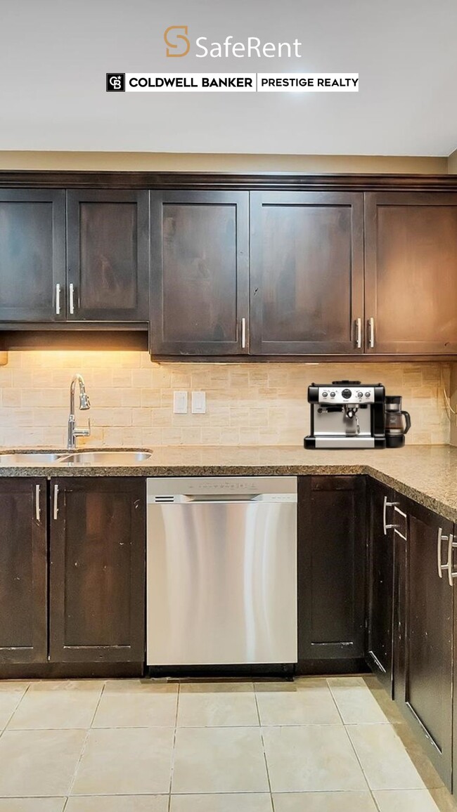Building Photo - 810 Roche Point Dr