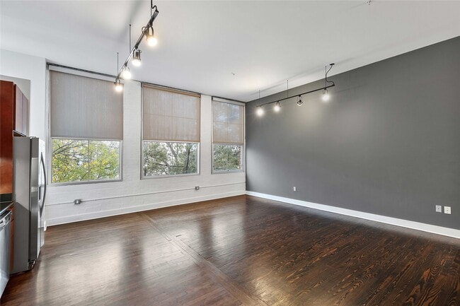 Building Photo - 1312 Live Oak St