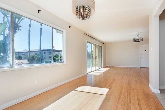 Living room and dining room - 5367 La Jolla Blvd