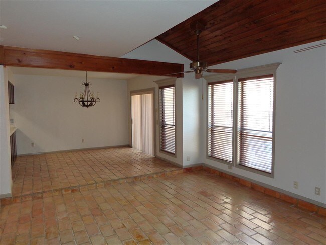 Building Photo - 26 Quadrangle Cir