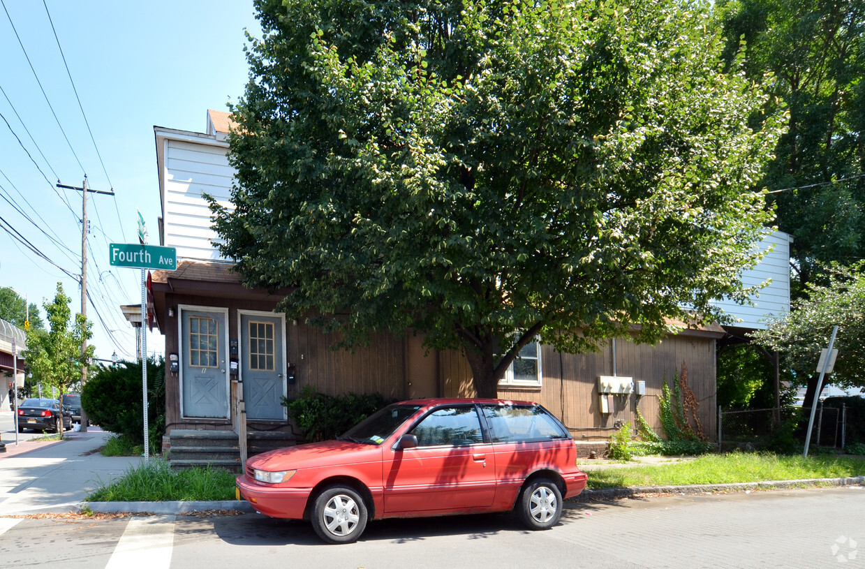 Building Photo - 402 Broadway