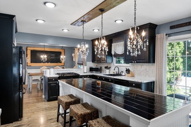 Foto del edificio - 157 Juniper Ln