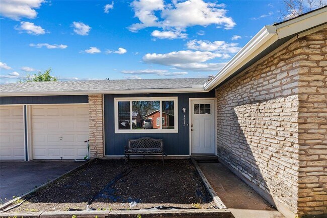 Building Photo - 1515 Glenmeadows Dr