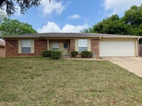 Building Photo - 3812 Wrentham Dr