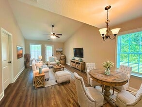 Building Photo - 533 Deerchase Ct