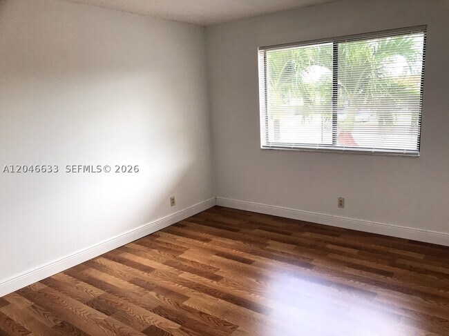 Building Photo - 369 Lakeview Dr