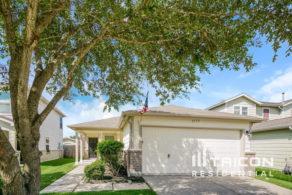 Foto principal - 6535 Providence View Ln