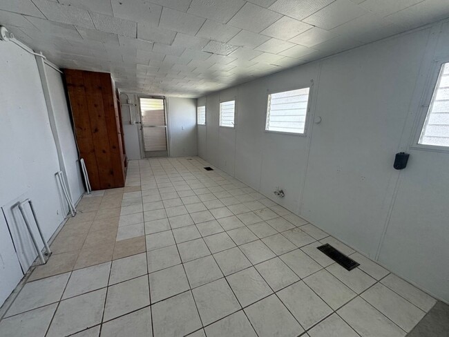 Building Photo - Spacious 2-Bed/2-Bath Mobile Home for Rent!