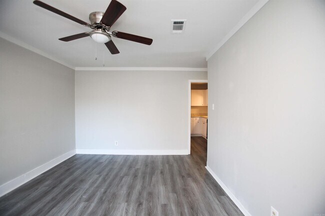 Foto del edificio - 6509 Tracy Ave