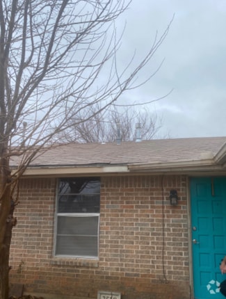 Building Photo - 2518 NE Dearborn Ave