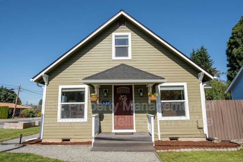Primary Photo - 631 S Anacortes St