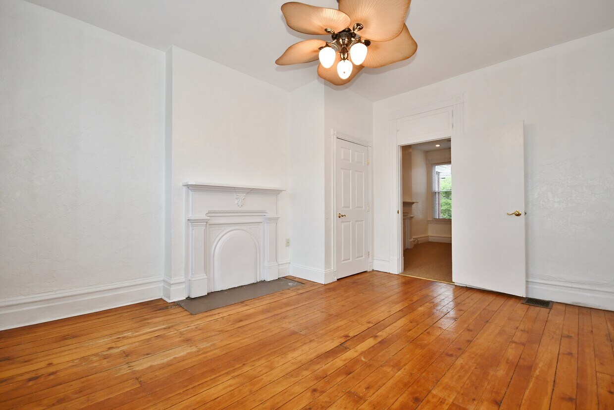 Primary Photo - 121 S 16th St