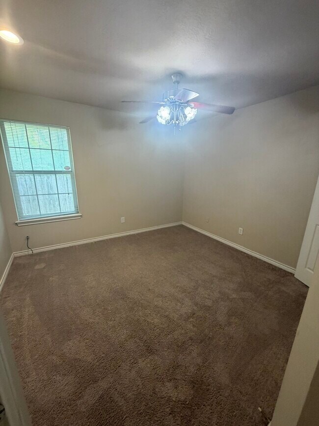 Foto del edificio - 1437 Western Oaks Ct