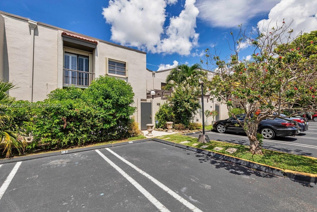 Foto principal - 4710 SW 67th Ave