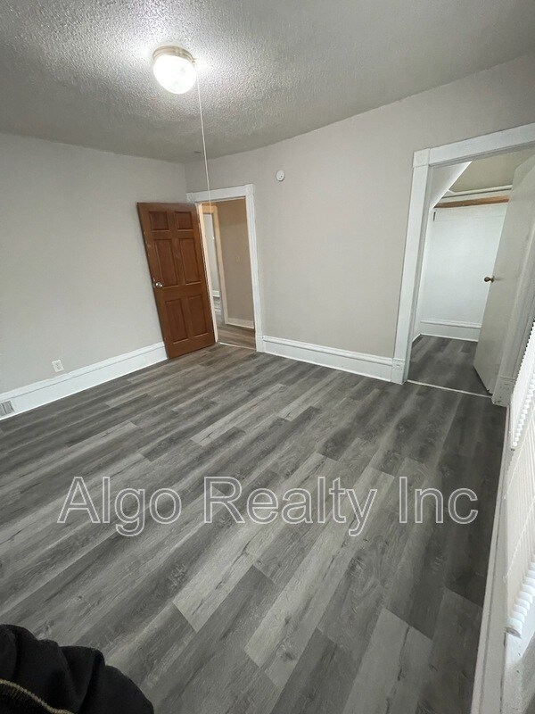 Building Photo - 2923 N Girard Ave