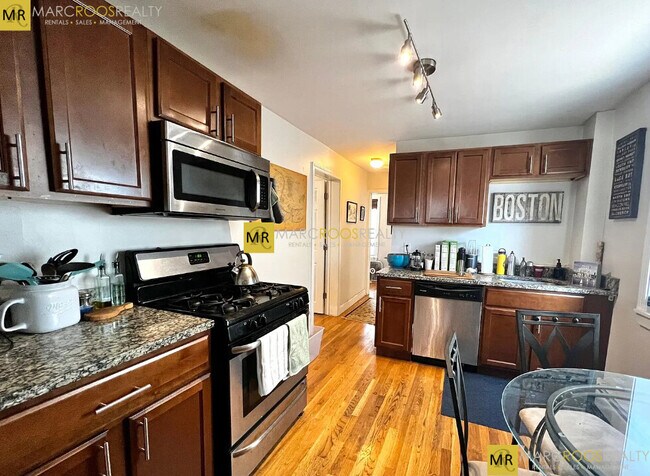 Foto del edificio - 678 Bennington St