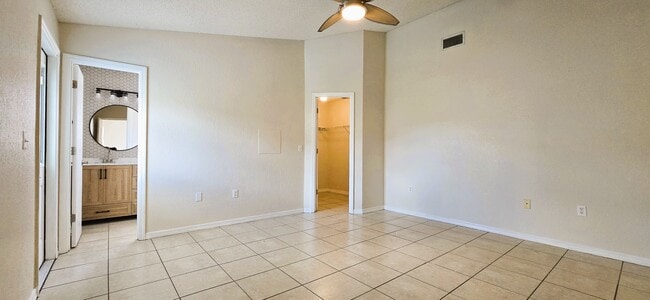 Building Photo - 710 Lindsay Pl