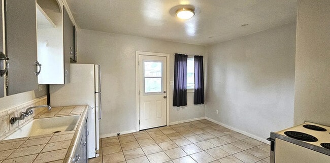 Foto del edificio - Bright 1 Bedroom Duplex with Classic Charm near Virginia Lake