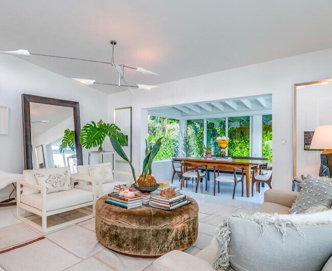 Foto del edificio - 2135 NE 124th St