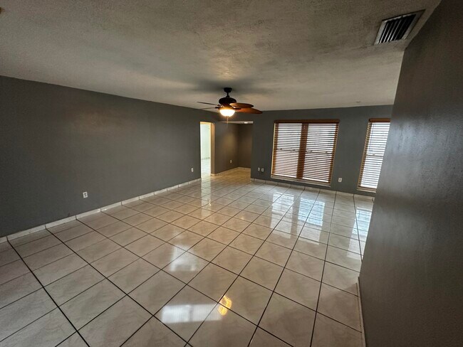 Foto del edificio - 7225 Grandview Blvd