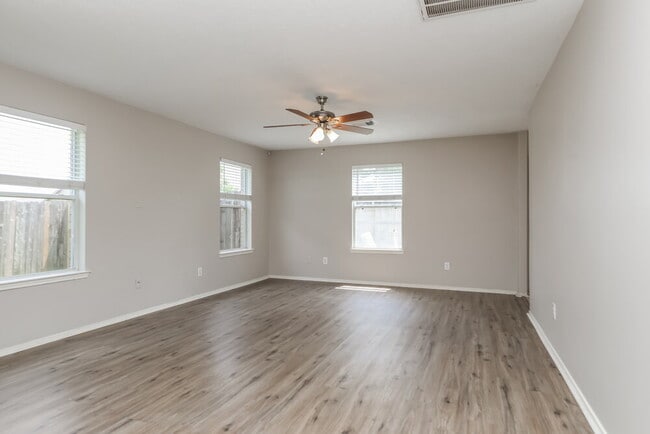 Building Photo - 33322 Cottonwood Bend