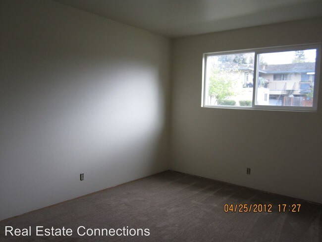 Building Photo - 901 Castlewood Dr