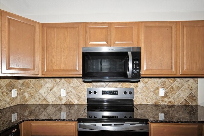 Building Photo - 3905 Vista Mar Dr