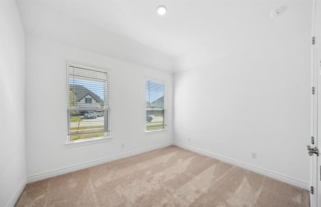 Building Photo - 25310 Framlingham Dr