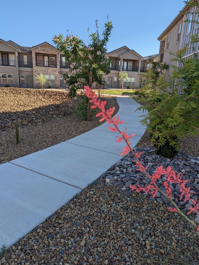 Building Photo - Azalea Townhome Poolside Living 3 Bed 2.5 Bath Smart Home