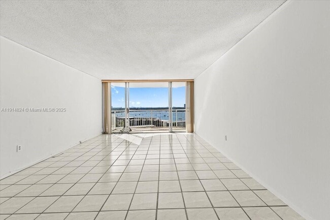 Building Photo - 18011 Biscayne Blvd