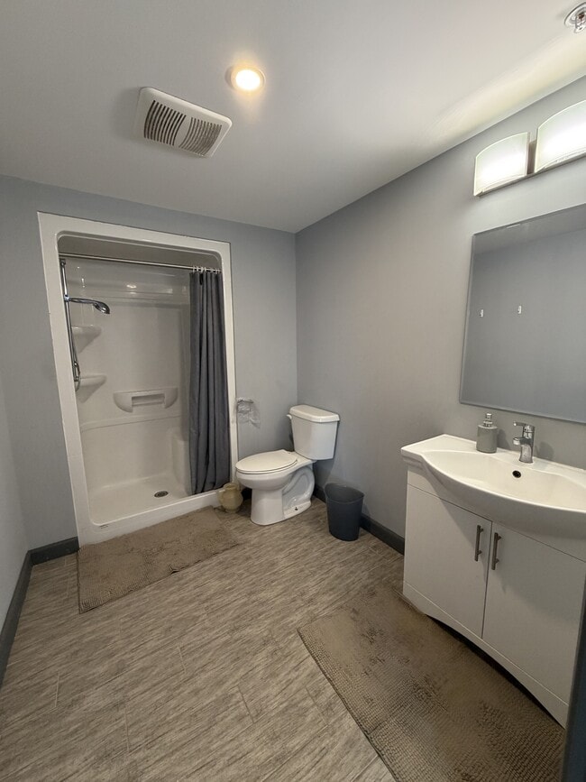 Building Photo - 258B Sunview St