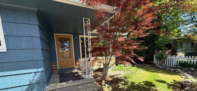 Well-cared-for home with strong curb appeal and quality updates in Southeast Portland. - Well-cared-for home with strong curb appeal and quality updates in Southeast Portland.