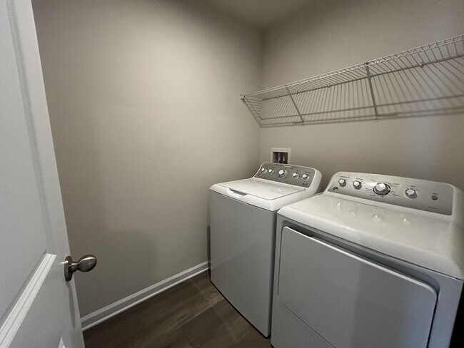 Foto del edificio - 261 Utica Bnd Ct