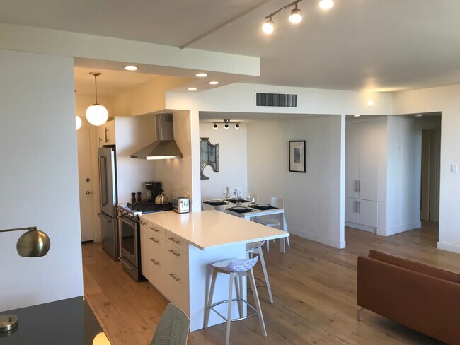 Building Photo - 4411 Los Feliz Blvd