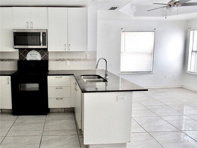 Foto del edificio - 14 W Harrison Ave