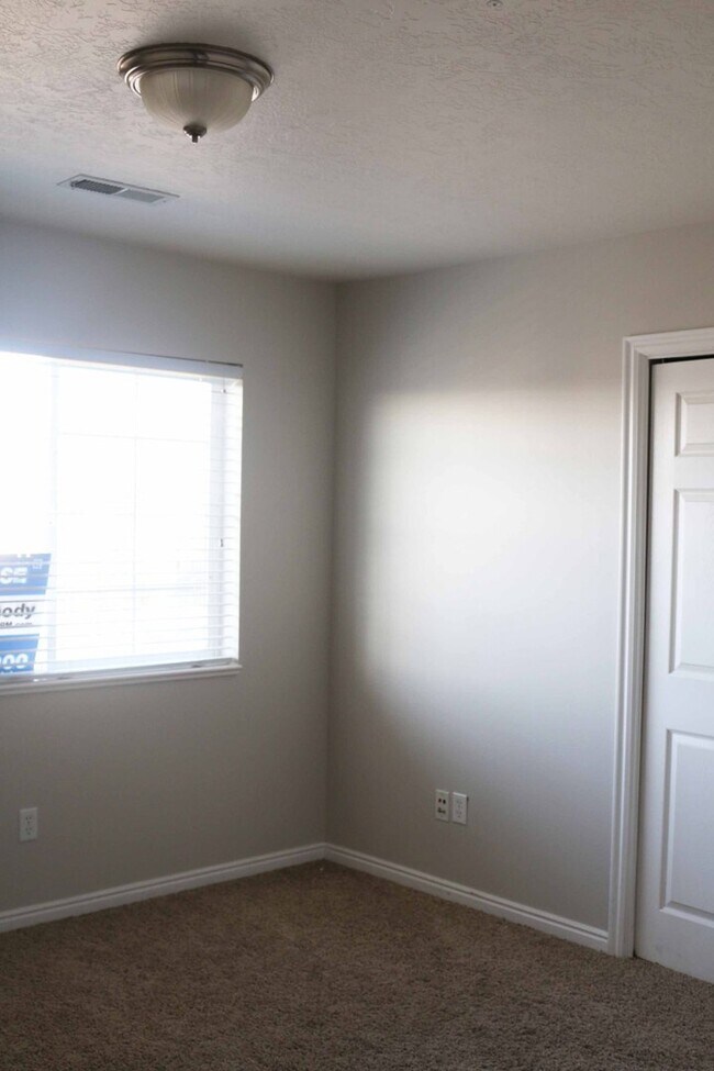 Building Photo - 1574 Westbury Way