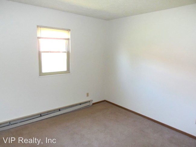 Building Photo - 180-180 Northwood Dr