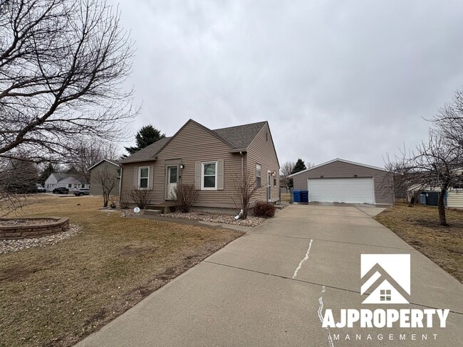 Building Photo - 809 E Presentation St