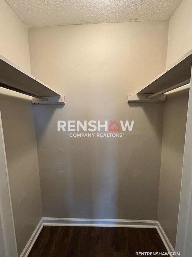 Building Photo - Text the Leasing Team at 901-820-4367 to S...