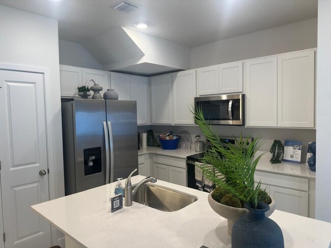 Foto del edificio - 5040 Elderberry St
