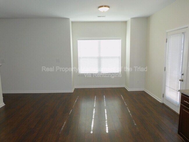 Foto del edificio - 117 Sommerwall Pl