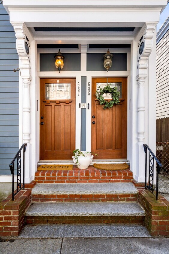 Foto principal - 687 E 6th St