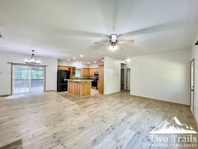 Foto del edificio - 5282 Brevard Rd